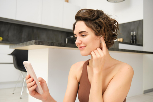 How to Apply Vitamin C Serum